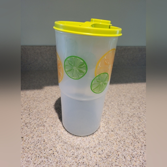 Tupperware Lime Lemon Green Yellow Thirstquake Plastic Tumbler Cup & Lid, 30oz - Picture 2 of 9